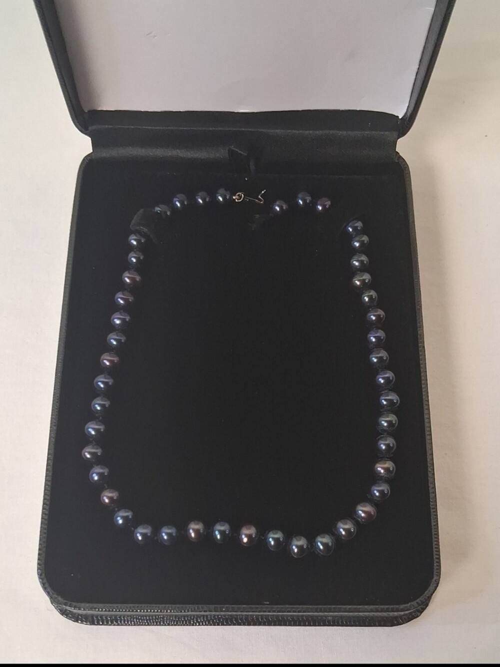 Vintage 16" Black Peacock Pearl Choker Necklace, flawed 14K clasp